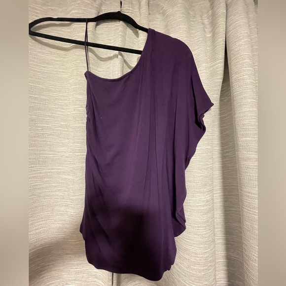 Express purple, one sleeve top - Picture 2 of 3